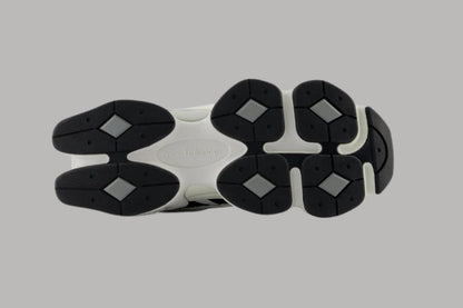 NB BLack & White 9060